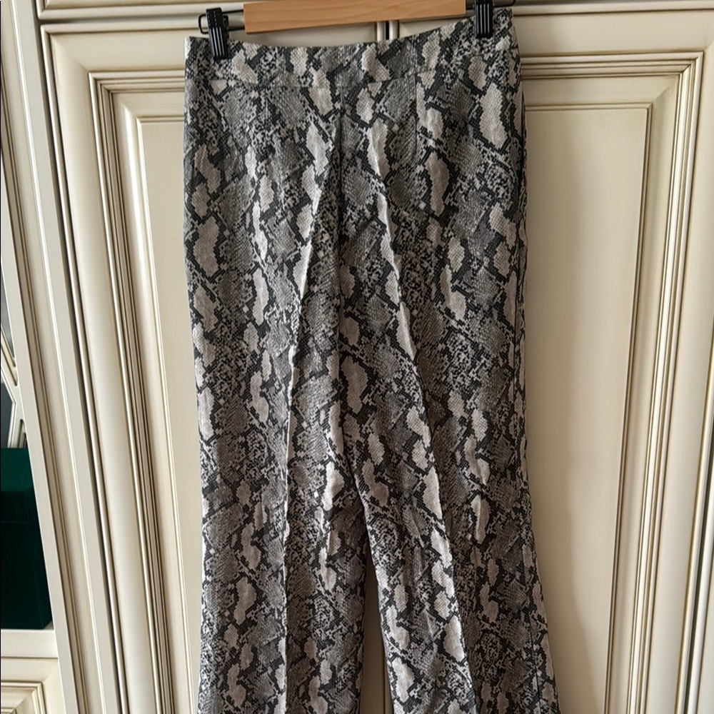 Chic Snake Print Pants - Picture 4 of 4